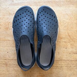 Crocs Men's Size 12, Navy & White Swiftwater Wave Slip-On Shoes NWOT